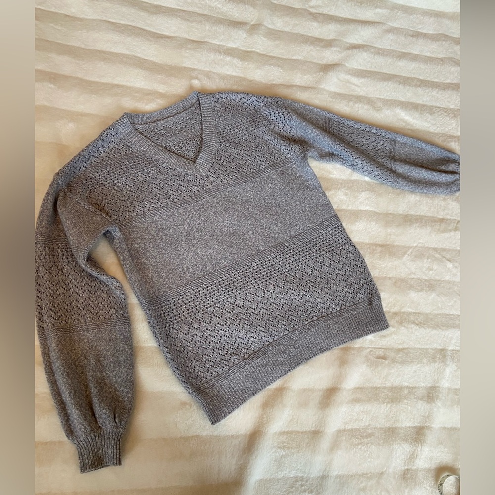 Gray light weight sweater- S- EUC